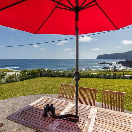 Unforgettable Ocean Views-spacious Seaside Semesterbostad Mosteiros (Azores)