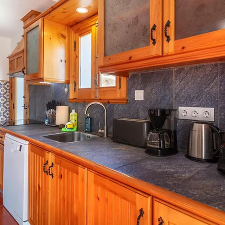 Unforgettable Ocean Views-spacious Seaside * Mosteiros (Azores)