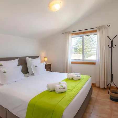 Unforgettable Ocean Views-spacious Seaside Semesterbostad Mosteiros (Azores)