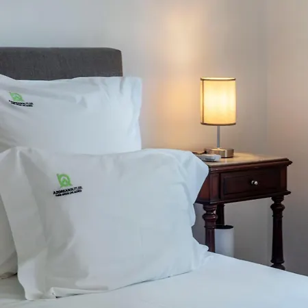 Vakantiehuis Unforgettable Ocean Views-spacious Seaside Mosteiros (Azores)