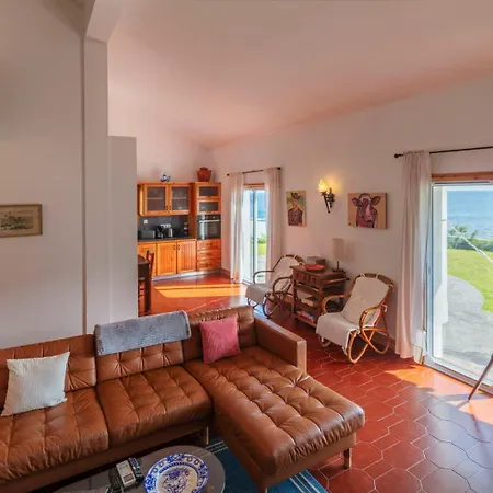 Unforgettable Ocean Views-spacious Seaside * Mosteiros (Azores)