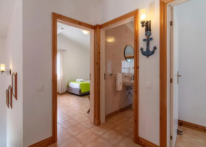 Unforgettable Ocean Views-spacious Seaside Holiday home